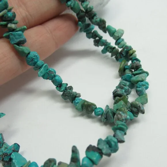 Turquoise gemstone chip necklace - Picture 9 of 9